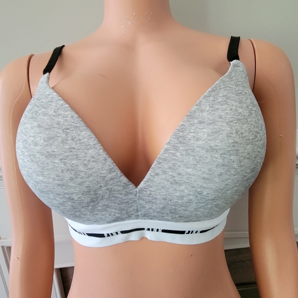 Pink Victoria's Secret NWT Wear Everywhere Wireless Push Up Bra. - Picture 1 of 9